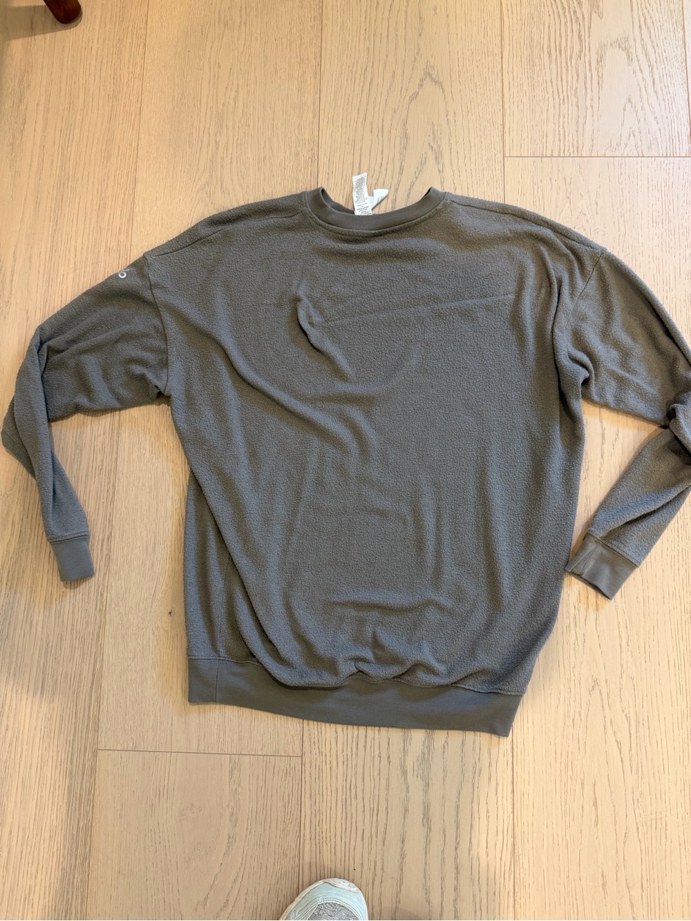 ALO Yoga Soho Pullover in Olive Green